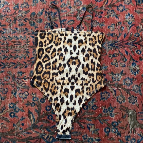 Sexy leopard bodysuit 🐆 - Picture 9 of 13